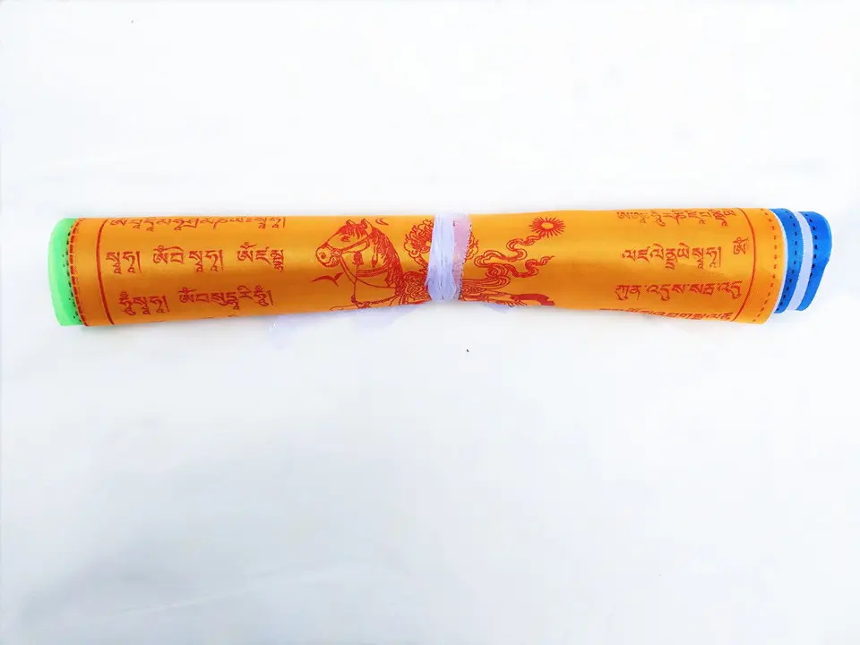 Drapeaux de prière bouddhistes tibétains